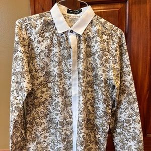 Men’s dress shirt with unique design and detail